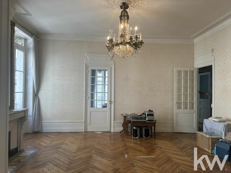 Appartement - 204 m² - 6 pièces