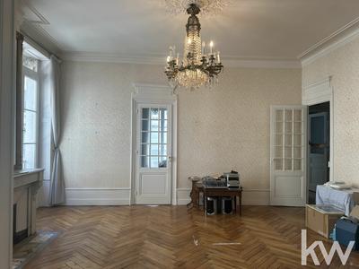 Appartement - 204 m² - 6 pièces