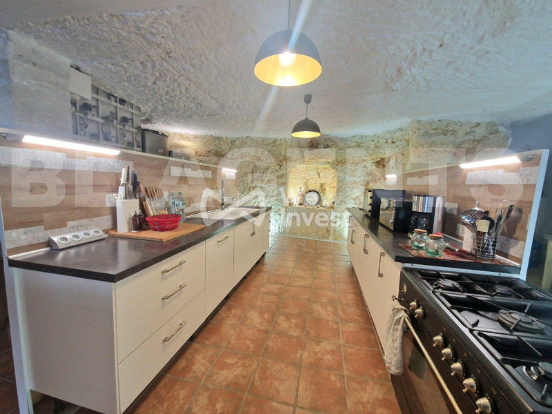 Maison - 220 m² - 8 pièces