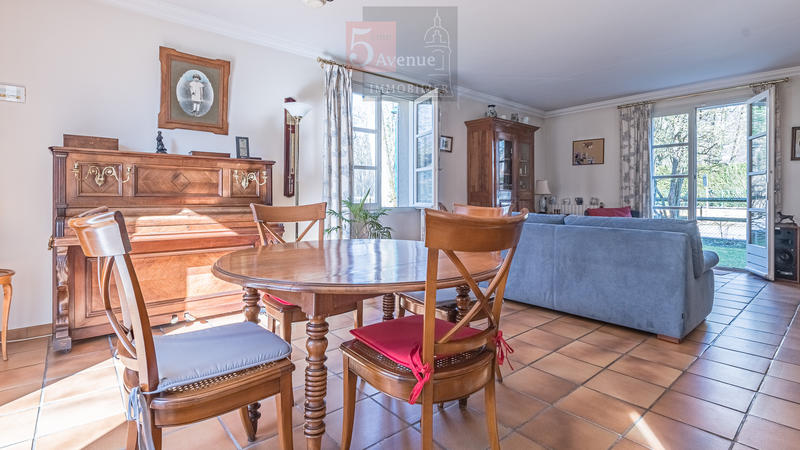 Maison - 210 m² - 6 pièces