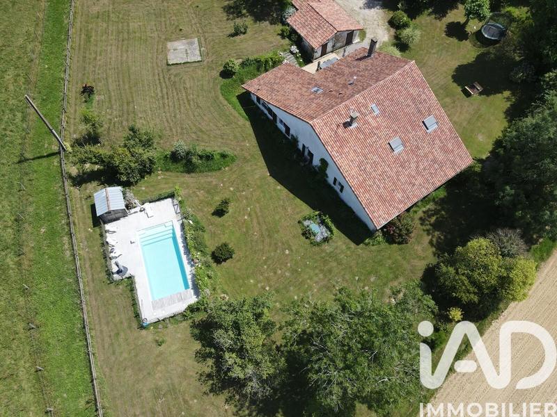 Maison - 300 m² - 9 pièces