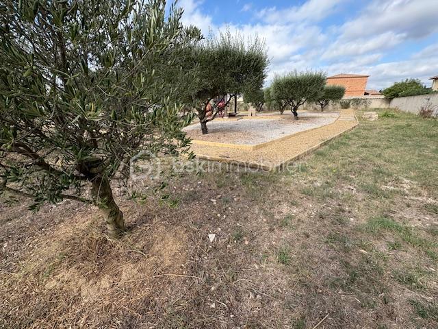 Terrain constructible - 900 m²