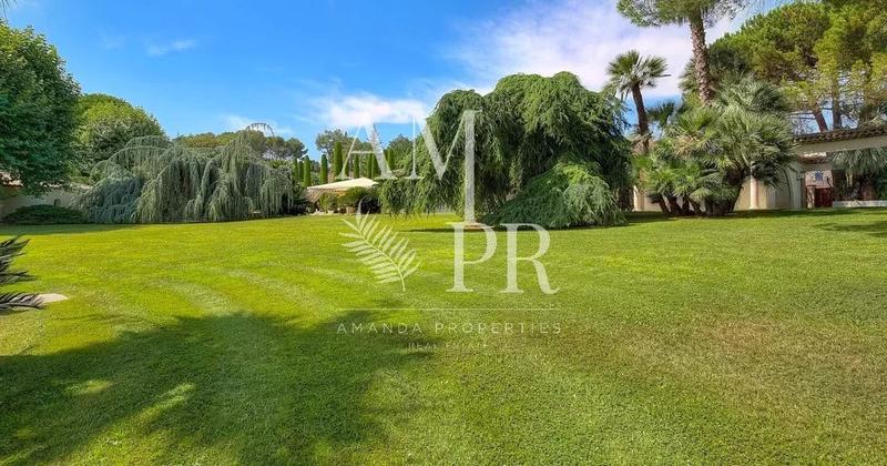 Villa - 520 m² - 10 pièces