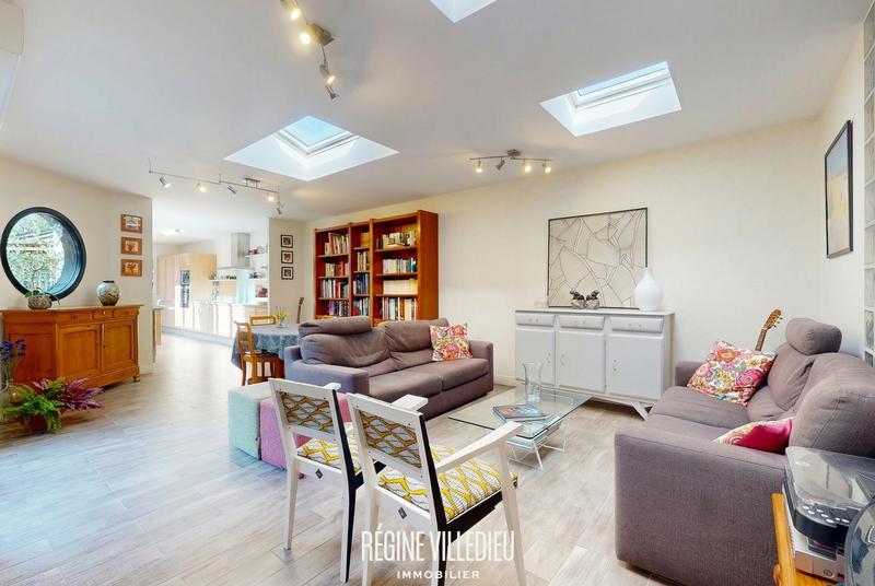 Maison - 211 m² - 10 pièces