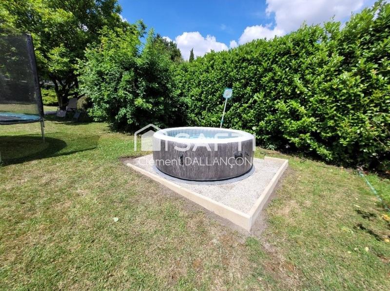 Maison - 210 m² - 6 pièces