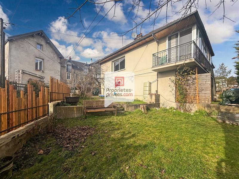 Maison - 2 040 m² - 10 pièces