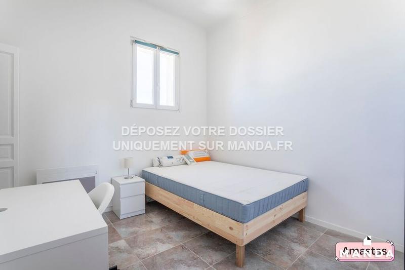 Chambre - 9 m² - 5 pièces