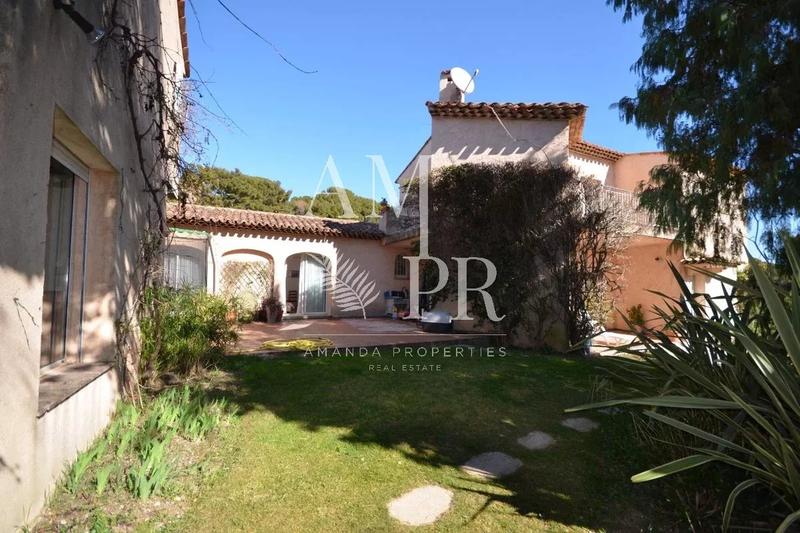 Villa - 400 m² - 10 pièces