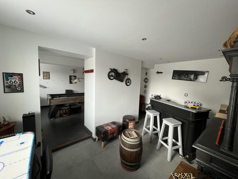 Maison - 155 m² - 9 pièces