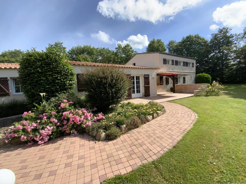 Pavillon - 262 m² - 7 pièces