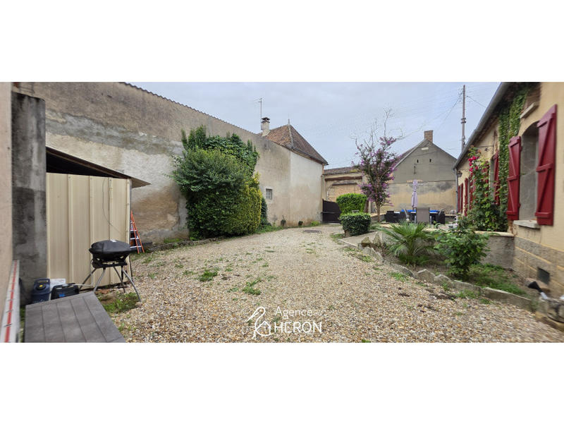 Maison - 217 m² - 6 pièces