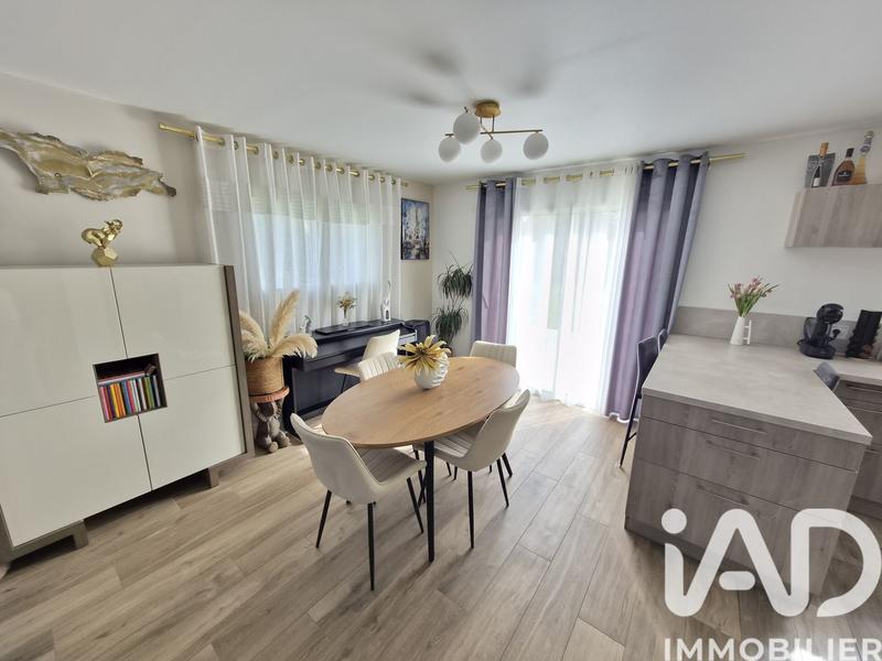 Maison - 99 m² - 5 pièces