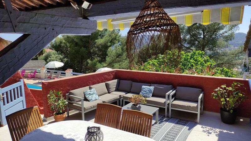 Maison - 360 m² - 16 pièces