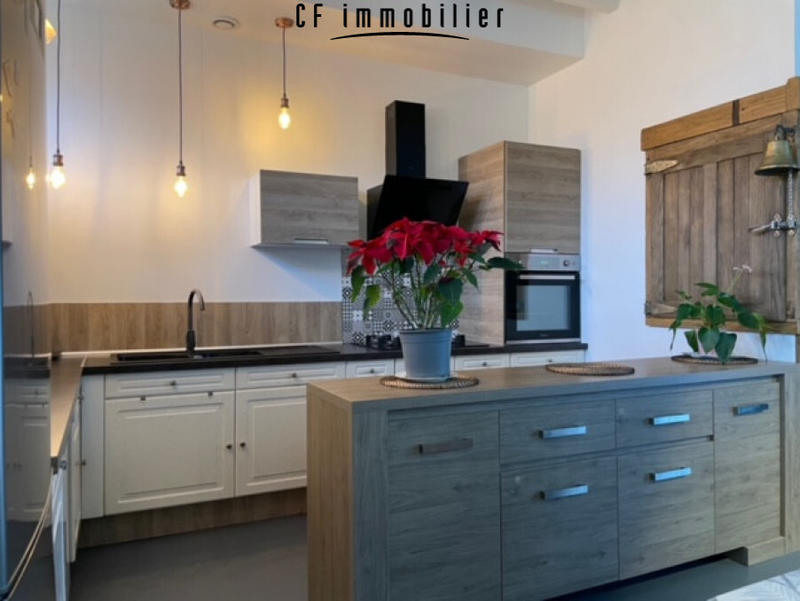 Maison - 250 m² - 8 pièces