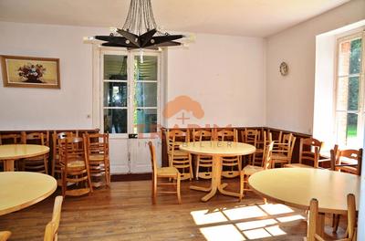 Maison - 425 m² - 14 pièces