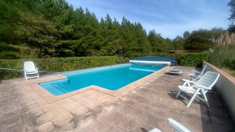 Maison - 245 m² - 9 pièces