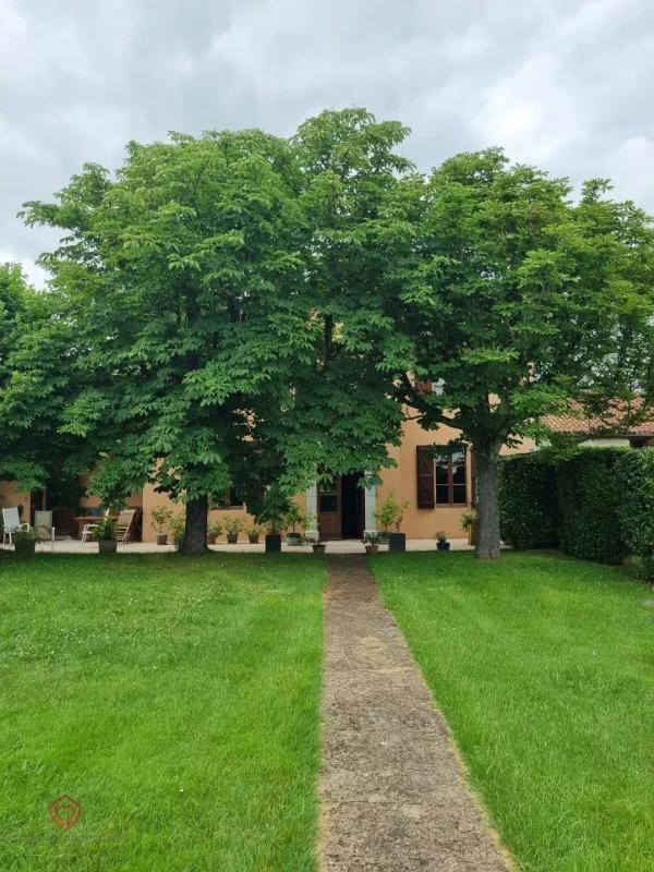 Maison - 212 m² - 12 pièces