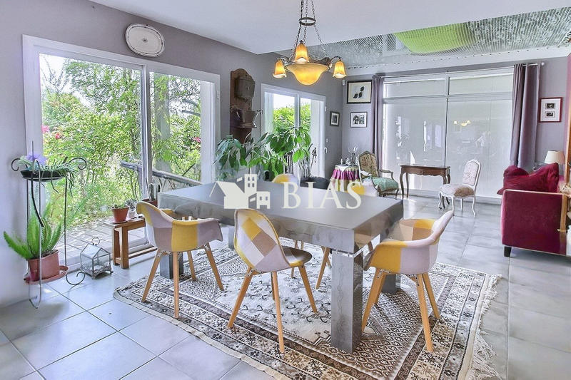 Maison contemporaine - 240 m² - 6 pièces