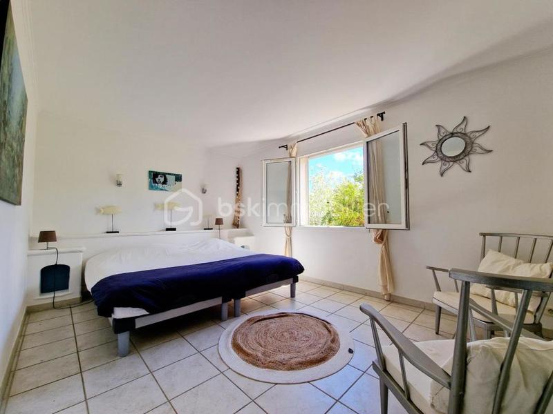 Villa - 202 m² - 9 pièces