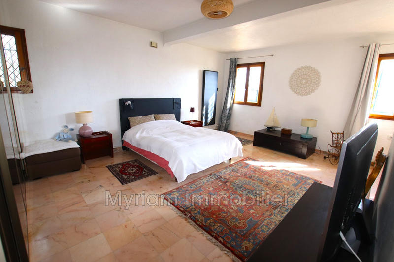 Maison - 265 m² - 8 pièces