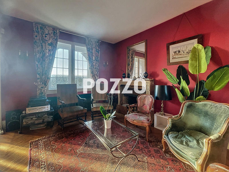 Maison - 239 m² - 9 pièces