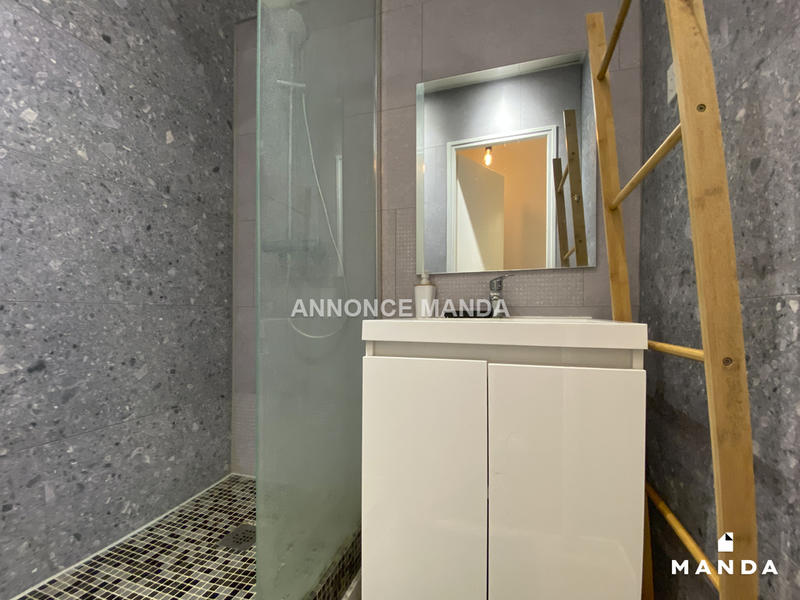 Chambre - 9 m² - 5 pièces