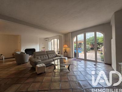 Maison - 222 m² - 8 pièces