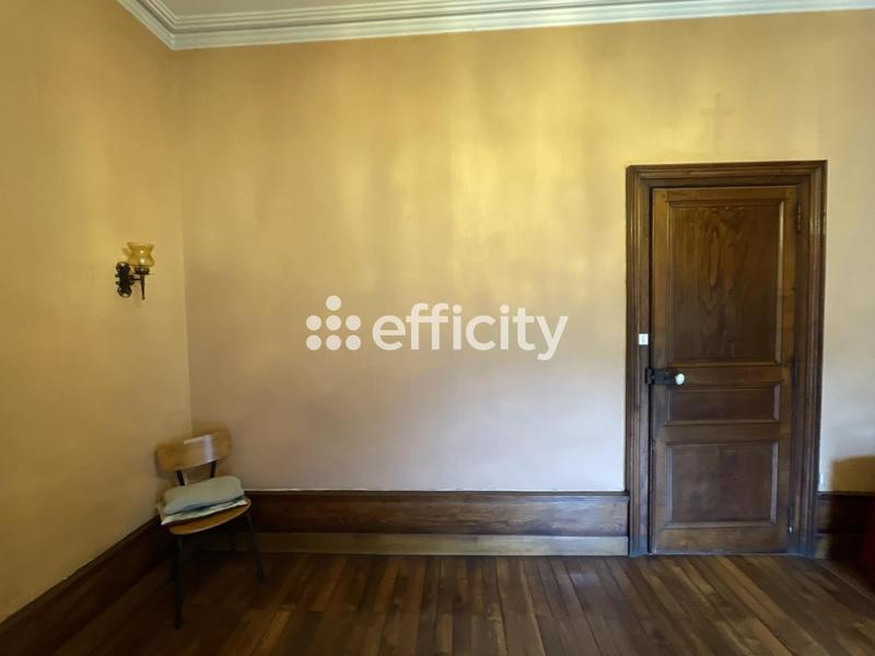 Maison - 223 m² - 9 pièces