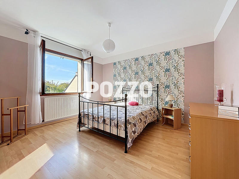 Maison - 302 m² - 9 pièces