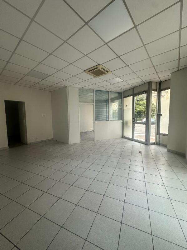 Local commercial - 60 m² - 2 pièces