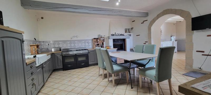 Maison - 225 m² - 8 pièces