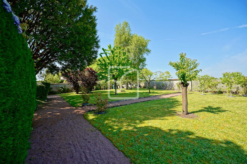 Maison - 310 m² - 12 pièces