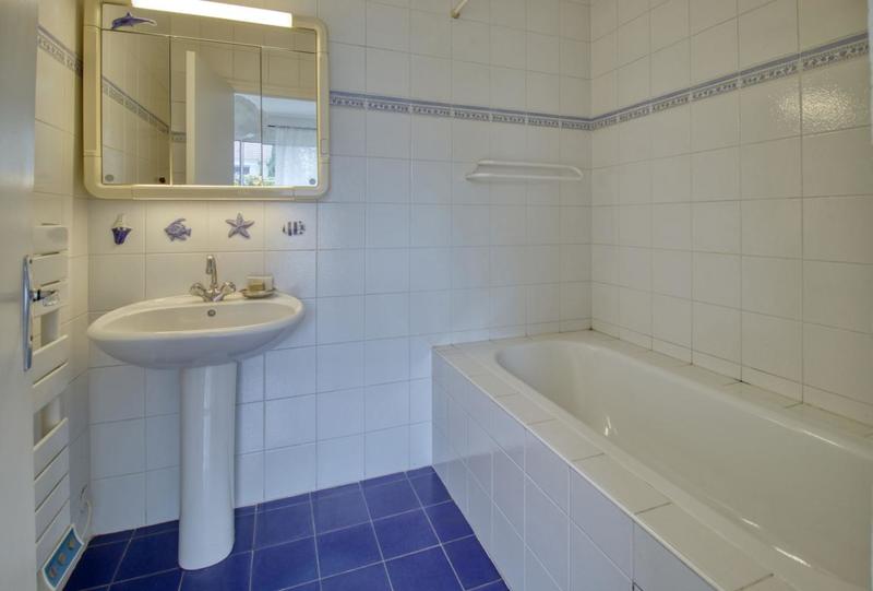 Maison - 225 m² - 8 pièces