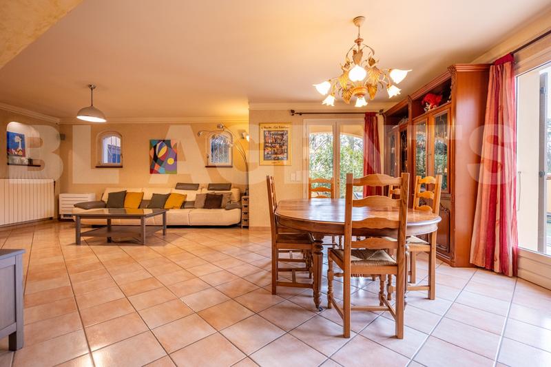 Maison - 291 m² - 10 pièces