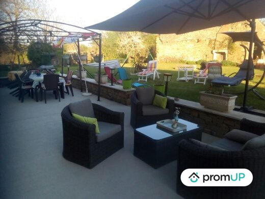 Maison - 260 m² - 10 pièces