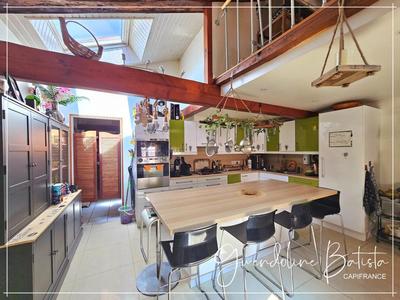 Maison - 300 m² - 6 pièces