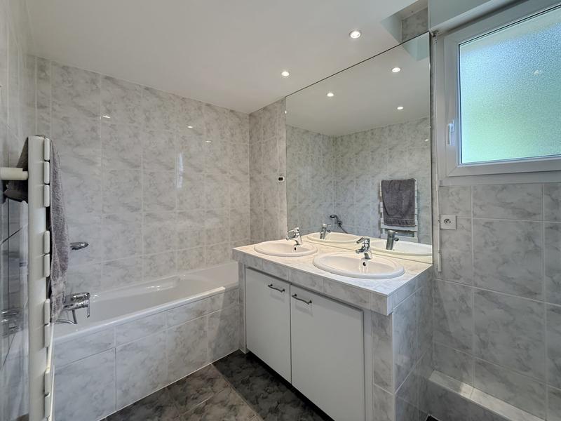 Appartement - 120 m² - 5 pièces