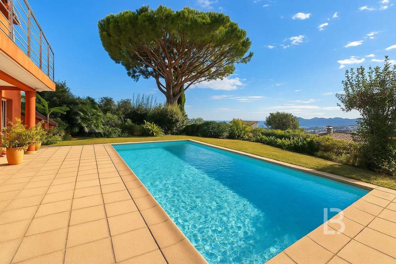 Villa - 180 m² - 6 pièces