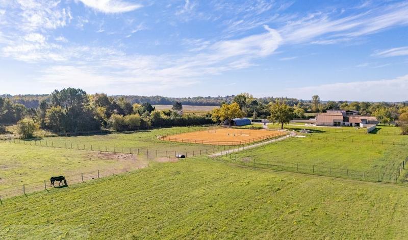 Maison - 260 m² - 6 pièces