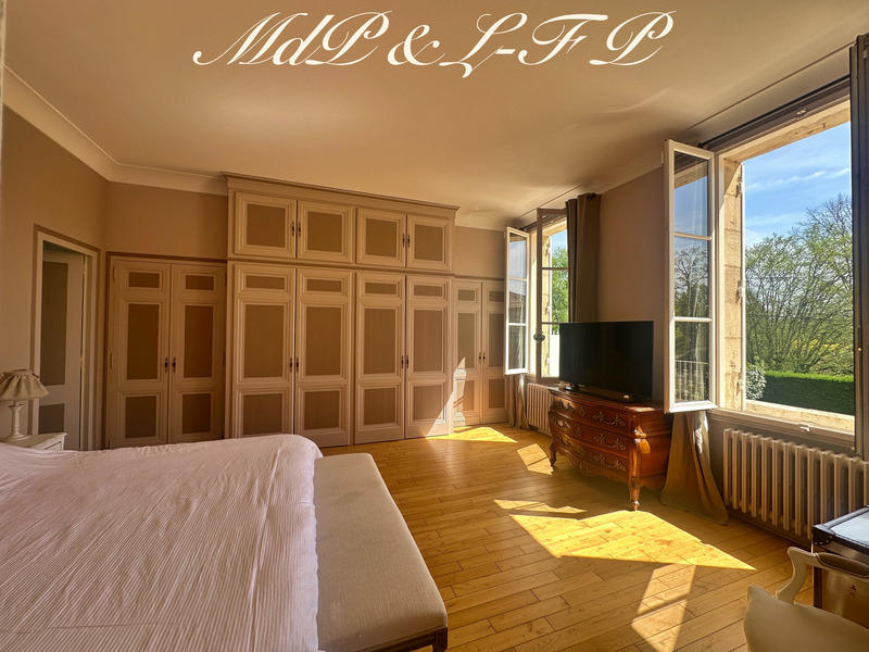 Maison de maîtres - 485 m² - 10 pièces