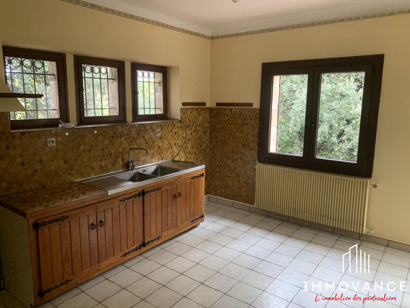 Maison - 230 m² - 7 pièces