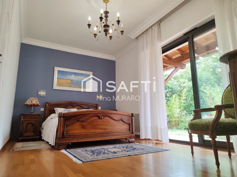 Maison - 220 m² - 6 pièces