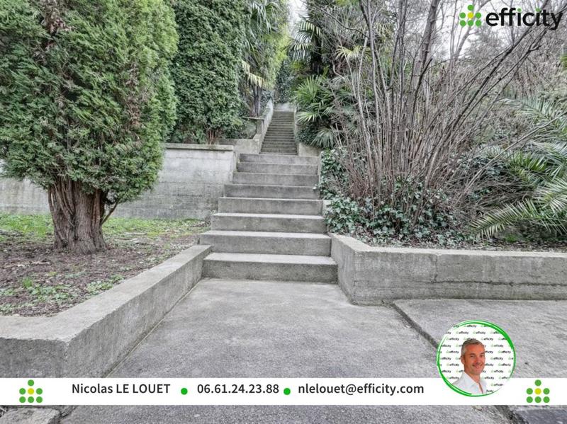 Demeure - 215 m² - 7 pièces