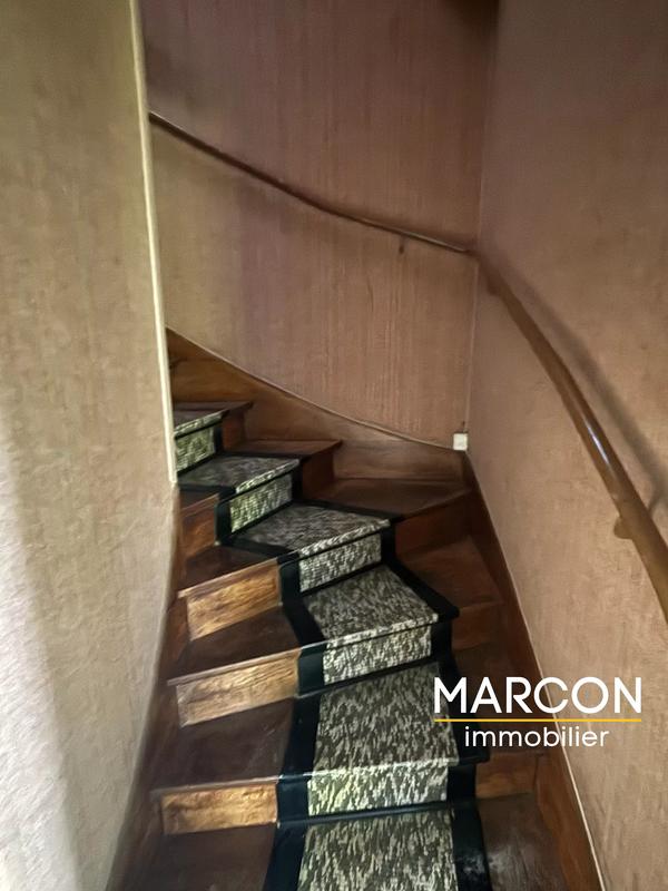 Immeuble - 196 m² - 9 pièces