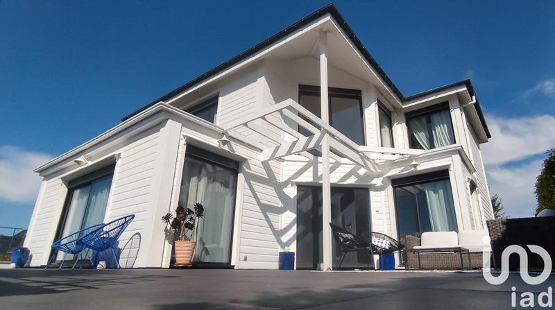 Maison - 230 m² - 6 pièces