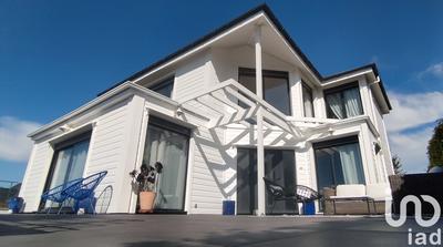 Maison - 230 m² - 6 pièces