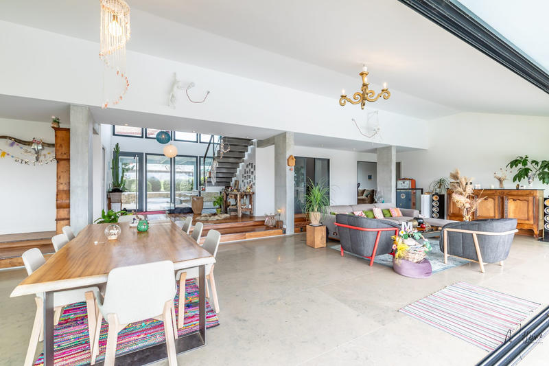 Maison contemporaine - 320 m² - 7 pièces