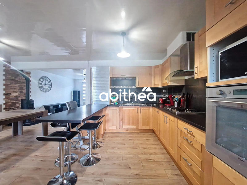 Maison - 102 m² - 4 pièces