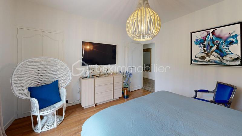 Maison - 213 m² - 8 pièces