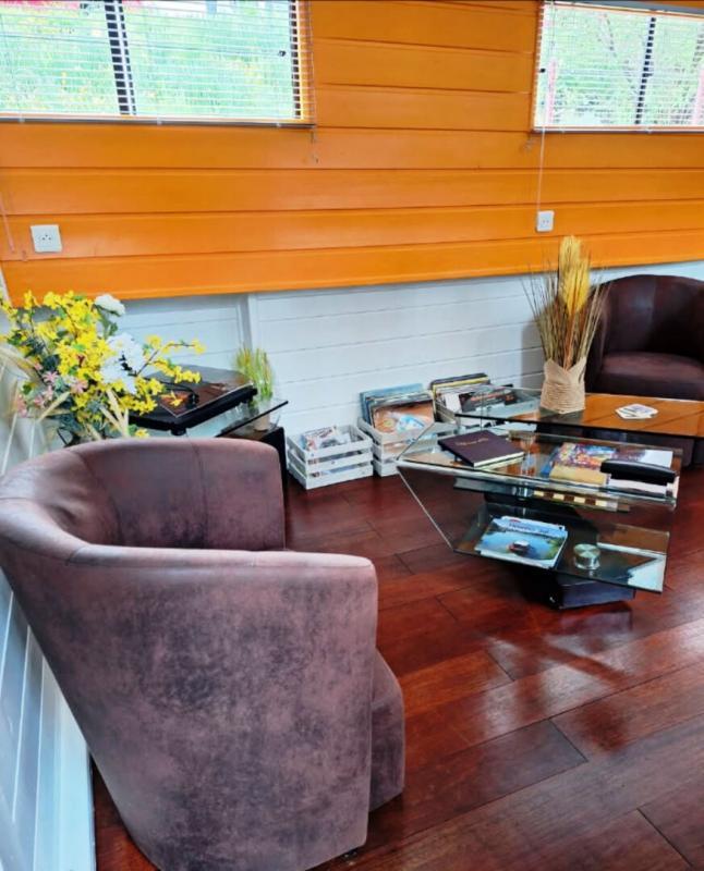 Péniche - 100 m² - 4 pièces